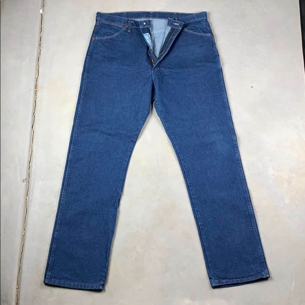 Like New! Wrangler jeans 38x34 dark blue